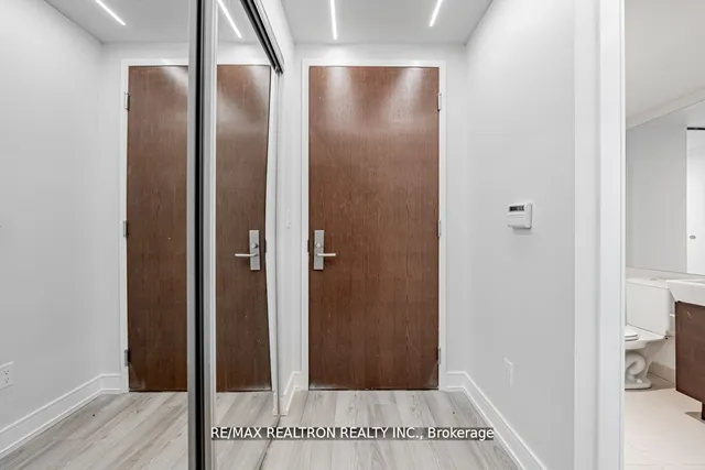 Additional image 2 of 386 Yonge St Unit 4909