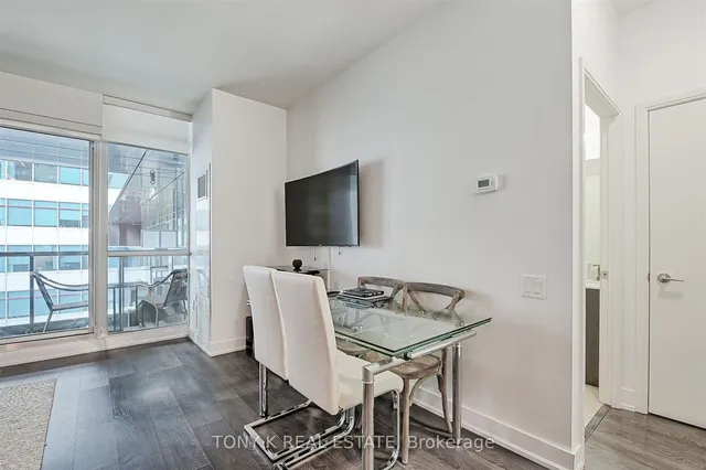 Additional image 6 of 30 Roehampton Ave Unit 609