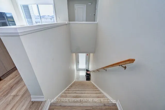 Additional image 4 of 261 Woodbine Ave