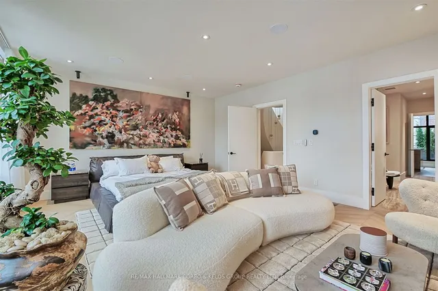 Additional image 16 of 63 Pears Ave