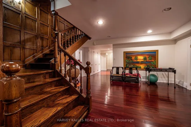 Additional image 29 of 6 Versailles Crt