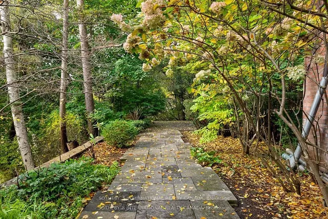 Additional image 11 of 56 Roxborough Dr