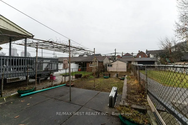 Additional image 32 of 26 Greenlaw Ave