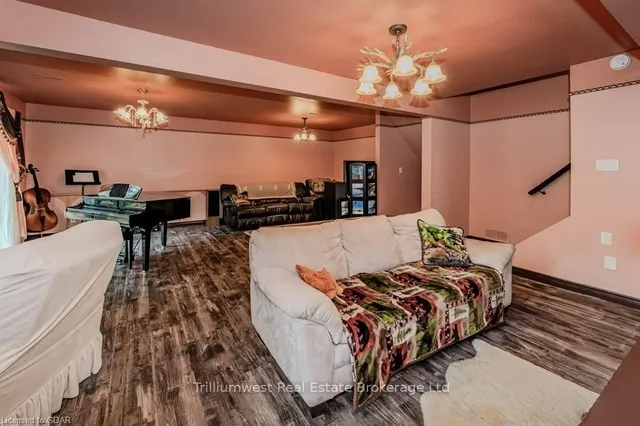 Additional image 17 of 122 MARTINGLEN Cres