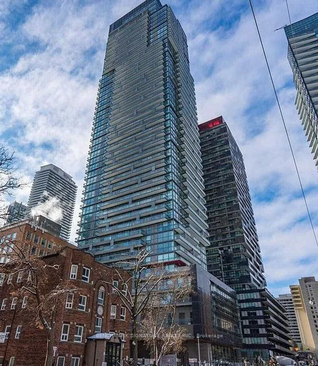 39 Roehampton Ave Unit 710