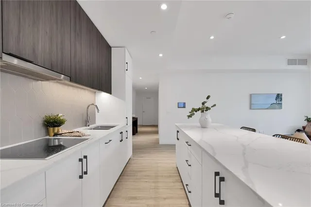 Additional image 4 of 741 King St Unit 201