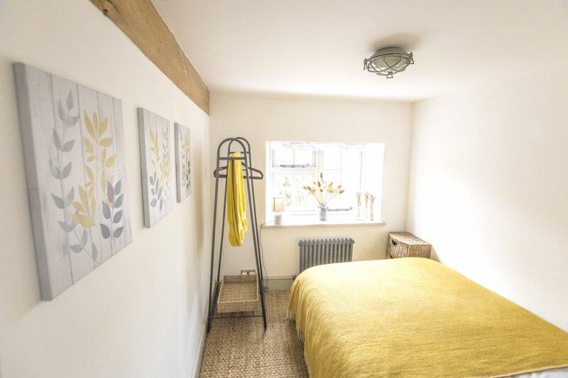 Additional image 9 of Holt