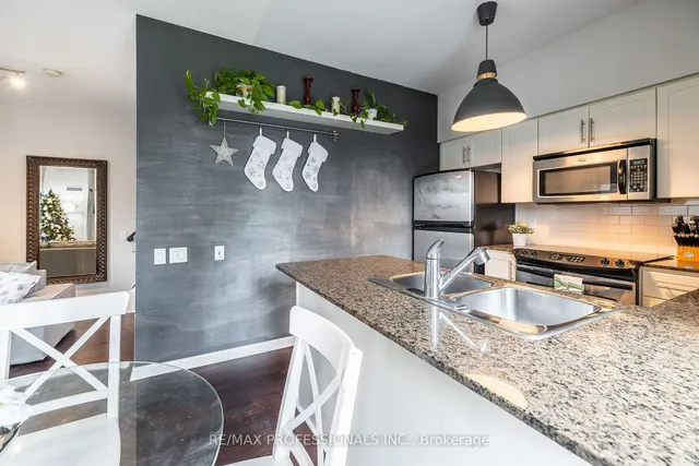 Additional image 11 of 15 Windermere Ave Unit TH101