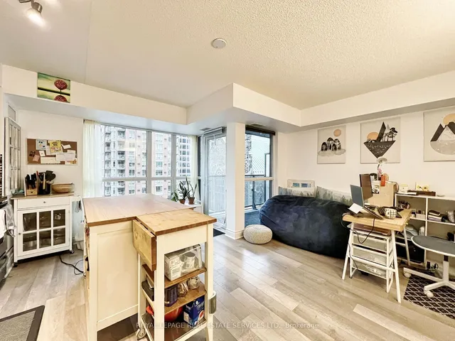 Additional image 22 of 28 Ted Rogers Way Unit 808