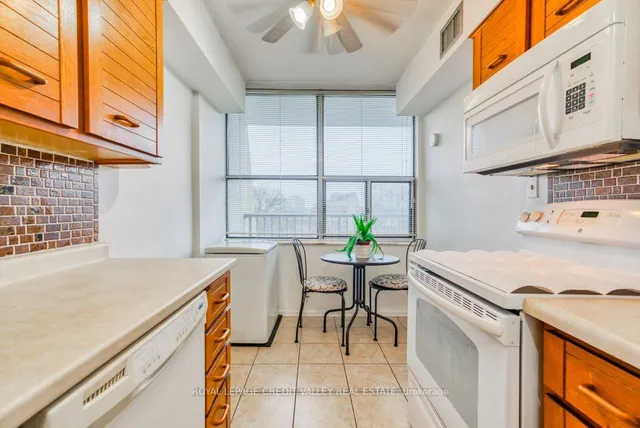 Additional image 12 of 81 Church St Unit 404