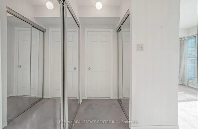 Additional image 3 of 99 Harbour Sq Unit 1702
