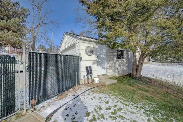 Additional image 16 of 64 Woolwich St