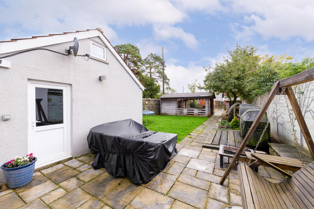 Additional image 18 of Wraxhill Road, Street