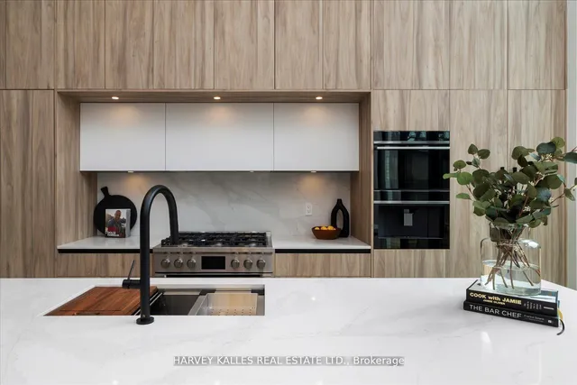 Additional image 8 of 697 Richmond St