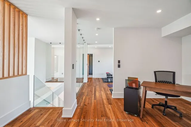 Additional image 20 of 24 Carousel Crt