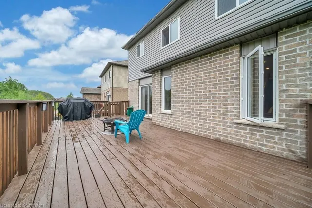 Additional image 39 of 425 Woodbine Ave