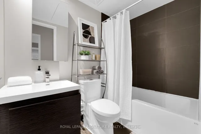 Additional image 11 of 1030 King St Unit 1044