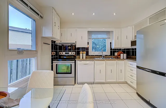 Additional image 6 of 218 Goldhawk Tr