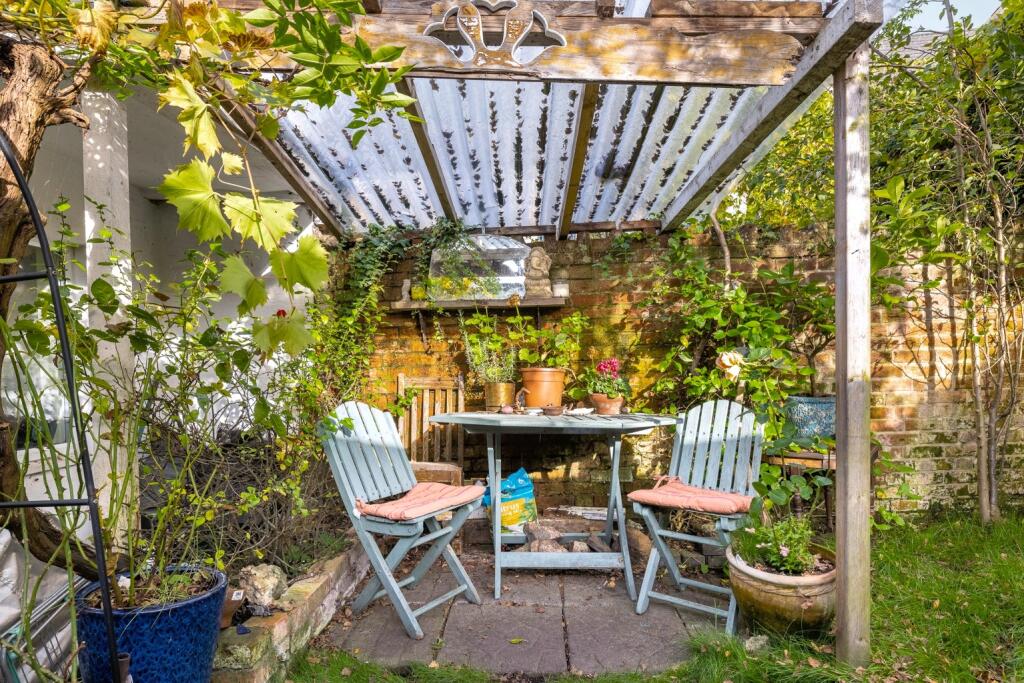 Additional image 21 of Central Glastonbury