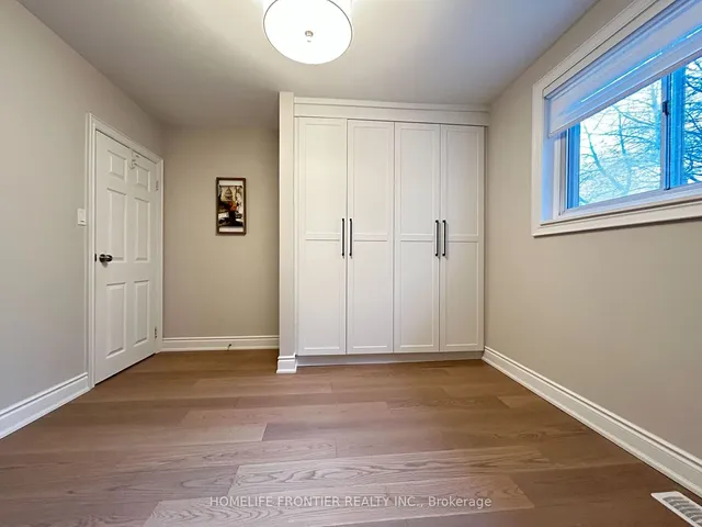 Additional image 21 of 110 Elise Terr