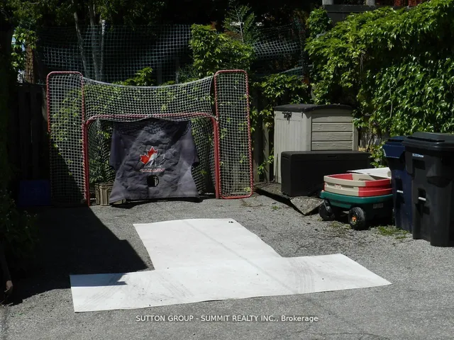 Additional image 3 of 976 Avenue Rd