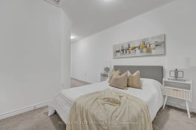 Additional image 19 of 35 Heron Park Pl Unit 12