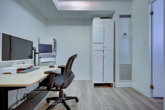 Additional image 13 of 15 Iceboat Terr Unit 641