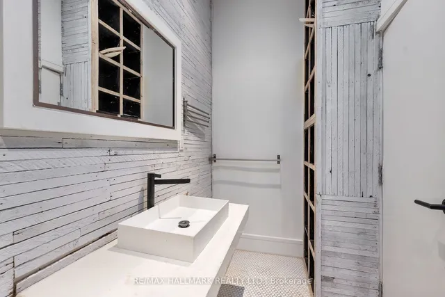 Additional image 23 of 10 Saunders Ave