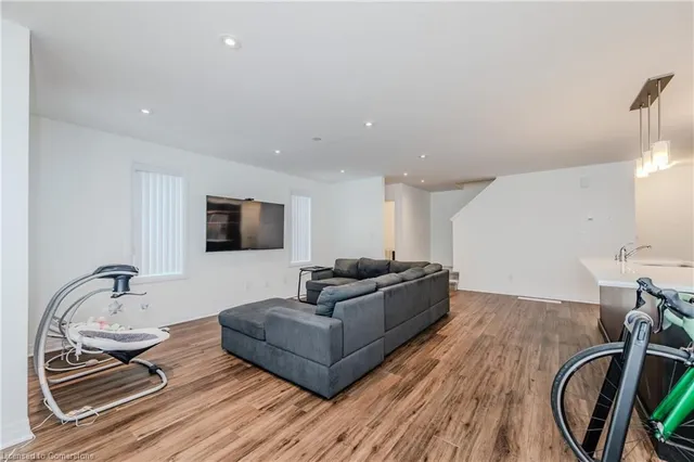 Additional image 19 of 27 Valencia Ave