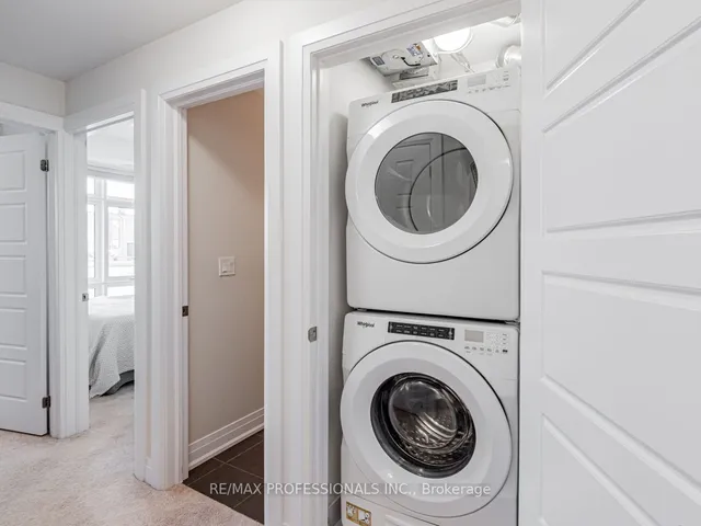 Additional image 9 of 713 Lawrence Ave Unit 4