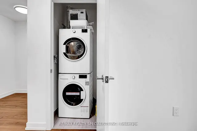 Additional image 18 of 15 Wellington St Unit 2804