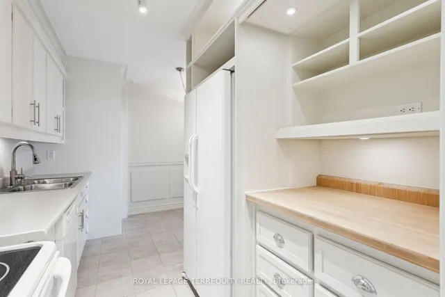 Additional image 15 of 714 The West Mall Unit 909