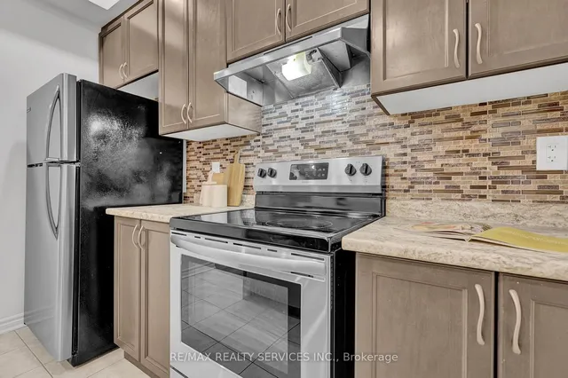 Additional image 11 of 35 Heron Park Pl Unit 12