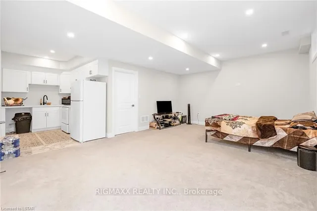 Additional image 33 of 23 Forfar Ave