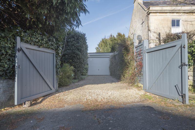 Additional image 13 of Holt