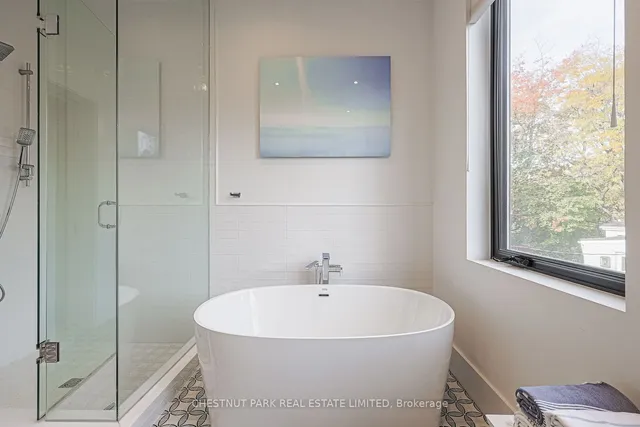 Additional image 23 of 186 Macpherson Ave