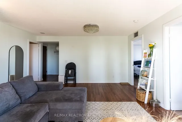 Additional image 10 of 151 Village Green Sq Unit 2102