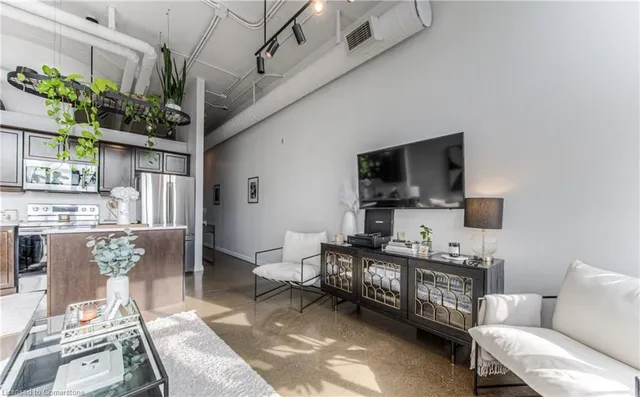 Additional image 19 of 404 King St Unit 306