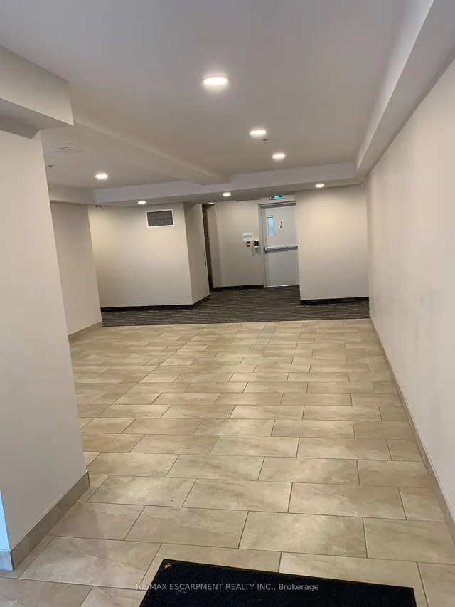 Additional image 9 of 5 Wake Robin Dr Unit 210