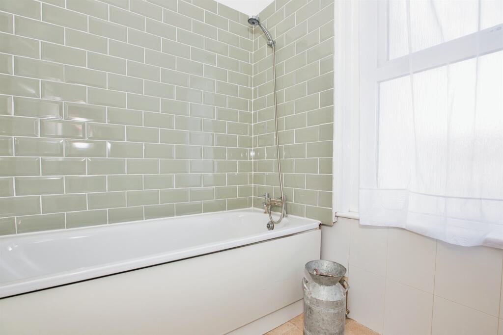 Additional image 14 of Grove Avenue, Yeovil