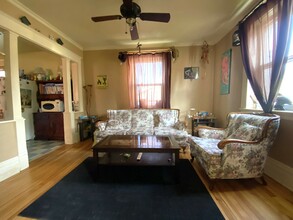 Additional image 4 of 104 Queen Street N