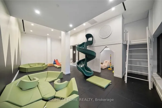 Additional image 24 of 39 Roehampton Ave Unit 314