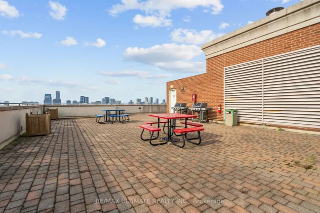 Additional image 15 of 2 Clairtrell Rd Unit #1008