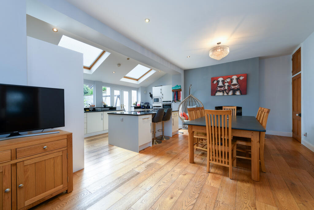 Additional image 12 of Wraxhill Road, Street