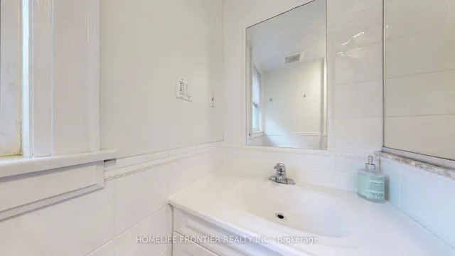 Additional image 14 of 139 Hillhurst Blvd