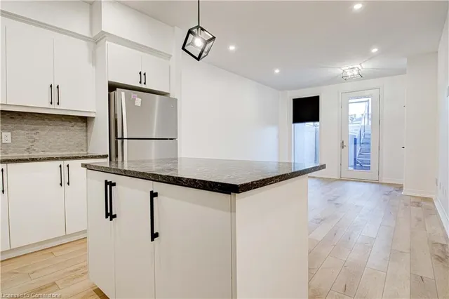 Additional image 17 of 261 Woodbine Ave Unit 71