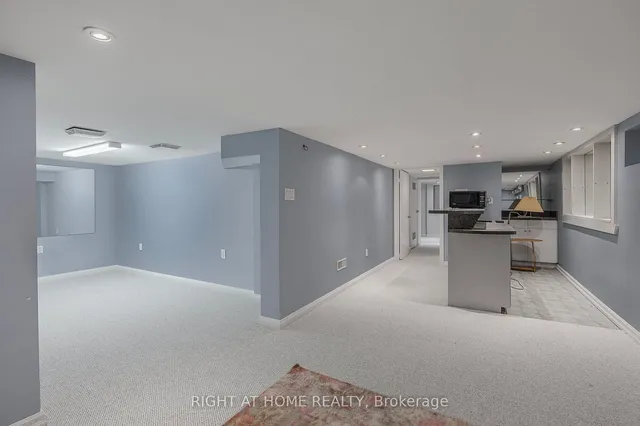Additional image 35 of 186 Royalavon Cres