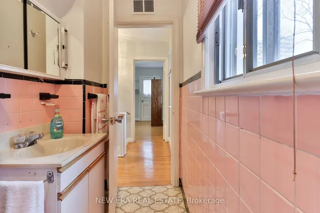 Additional image 23 of 27 Dell Park Ave