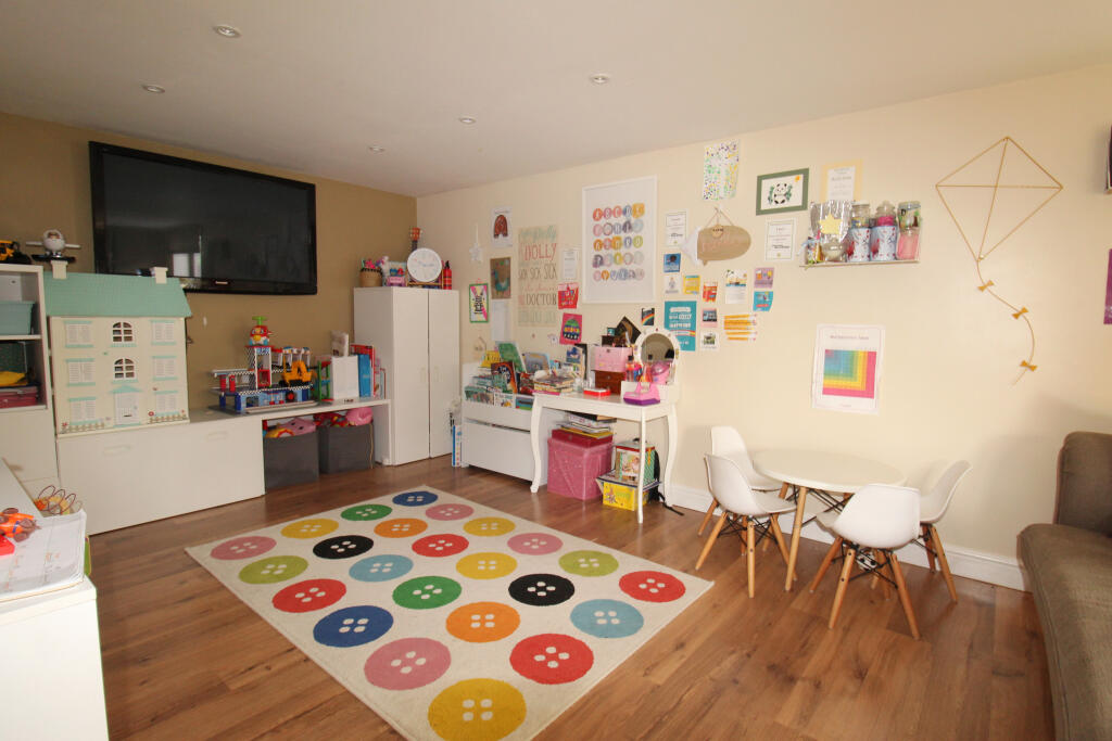 Additional image 18 of Hoopers Pool, Southwick