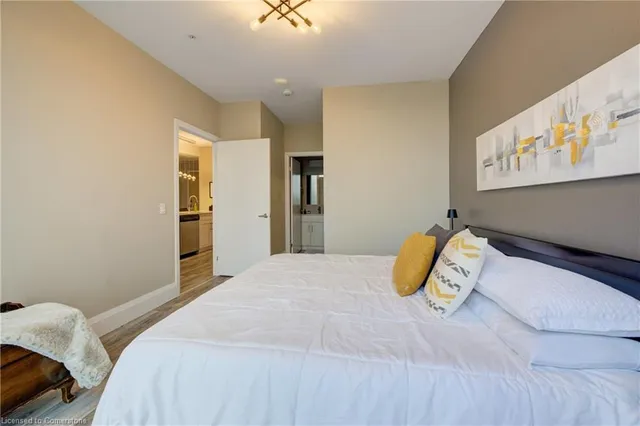 Additional image 31 of 60 Charles Street West, St Unit 604